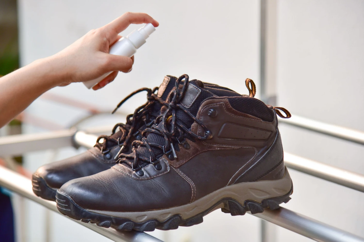 O que PODE e o que NÃO PODE na hora de limpar as botas de trilha!