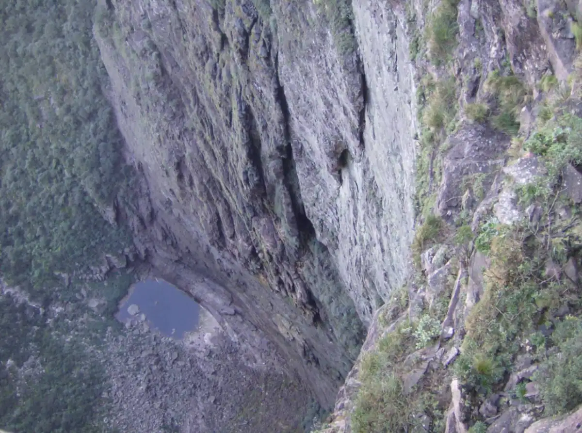 Trilha da Cachoeira da Fumaça por Cima