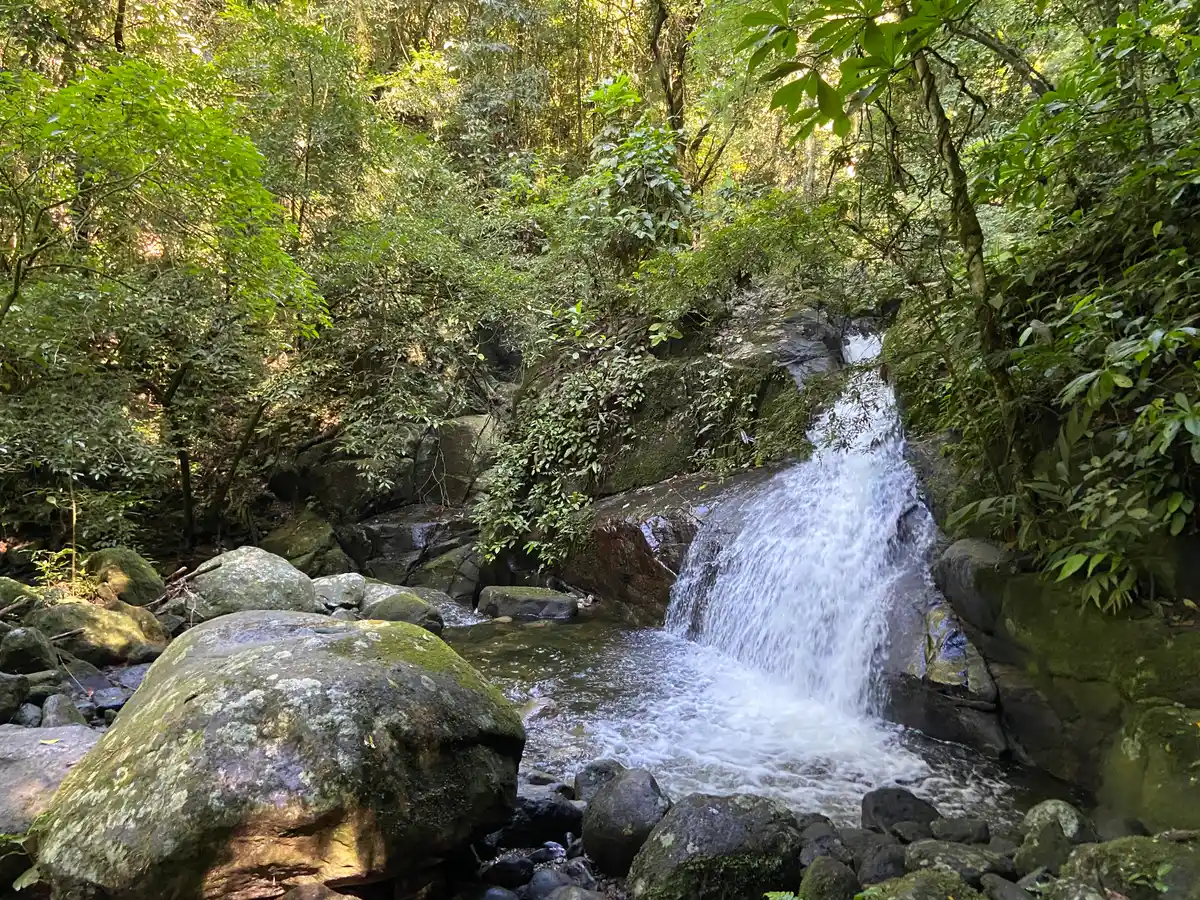 Cachoeira das Sete Quedas e Furna da Onça