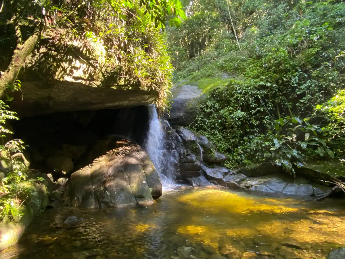 Cachoeira das Sete Quedas e Furna da Onça