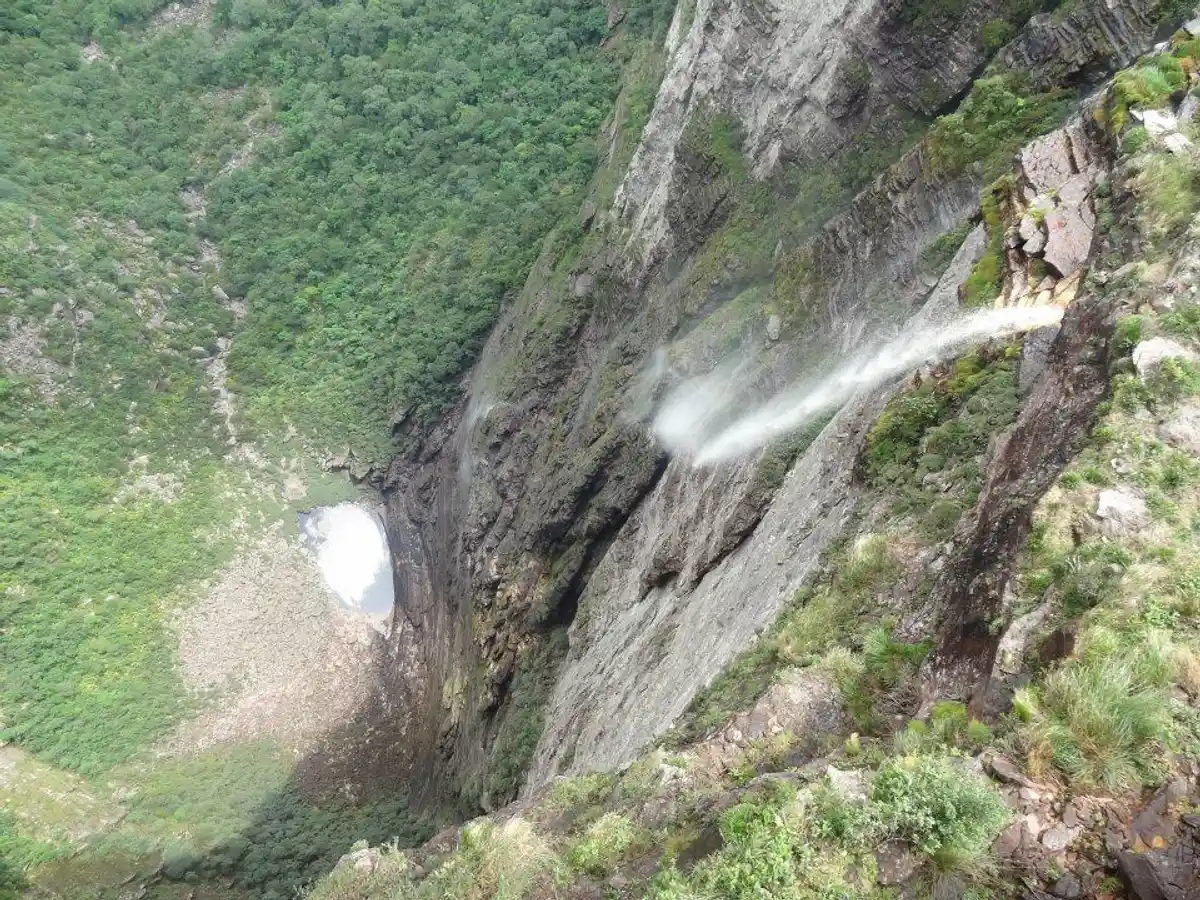 Trilha da Cachoeira da Fumaça por Cima